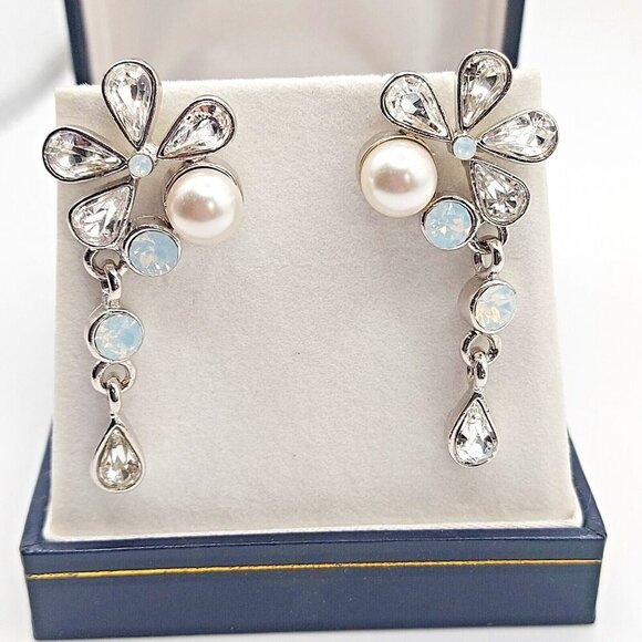 Beautiful boxed Swarovski Crystals and faux pearl floral drop earrings MMcrystal - Picture 1 of 7